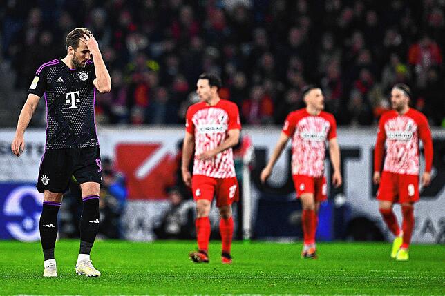 Bundesliga, SC Freiburg – Bayern München, 24. Spieltag im Europa-Park Stadion, Münchens Harry Kane reagiert.
