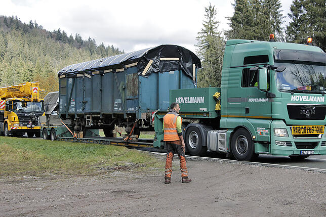 Bild 10: Bilder vom Waggon-Transport von Villingen nach Lenzkirch-Gutachbrücke