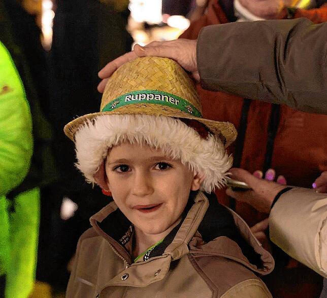 Bild 3: Hincooker auf dem Weihnachtsmarkt: Weihnachtsmann, Taschengeld vom Franz und 2000 Euro Spenden