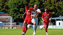 Zwei Treffer reichen nicht: Mit der Einwechslung von Dion Elshani (links) kam Schwung in die Mannschaft des FC Tiengen 08. Trotz seiner ...