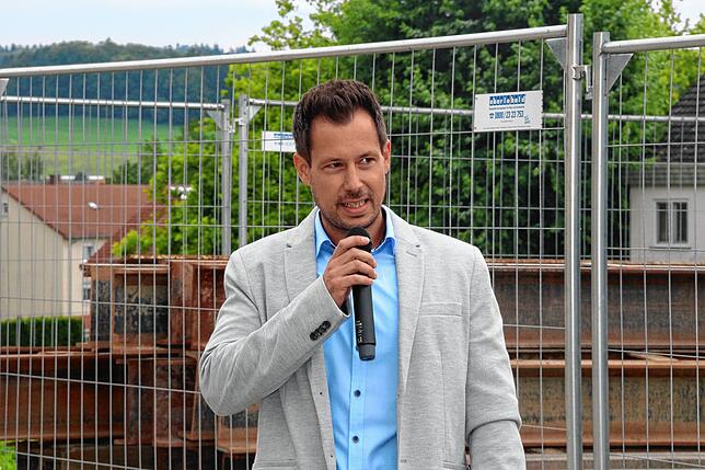 Für die Schulen freut sich der neue Grundschulrektor Felix Taubenmann über den Spatenstich.