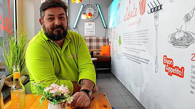 Thomas Rahde betreibt im Donaueschinger Bahnhofsgebäude den Aldente Restaurant-Imbiss. Er sucht dringend Personal &ndash; und findet ...