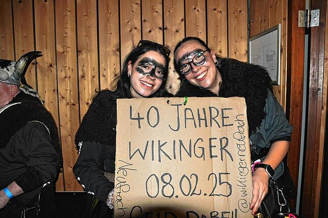 Bild 18: Hugeloh Ball 2025: Diese Bilder zeigen die beste Stimmung in der Mehrzweckhalle