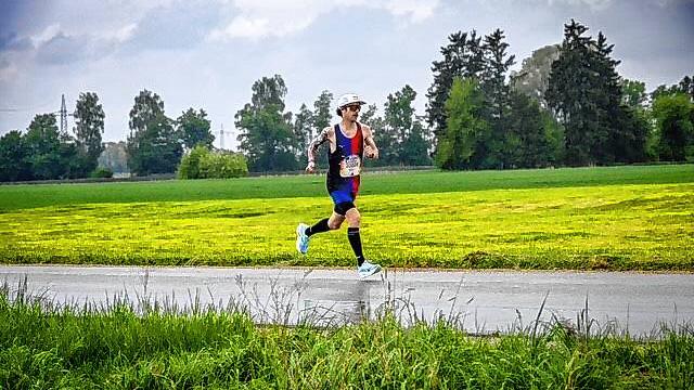 Florian Neuschwander will es wagen – er will in unter 20 Stunden einmal um den Bodensee laufen, eine Strecke von 200 Kilometern.