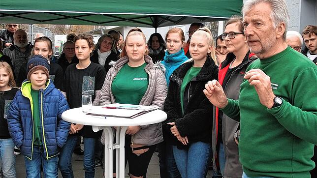 Vor dem Bürgerforum &bdquo;Gehört&ldquo; des CDU-Ortsverbandes skizzierte der Vorsitzende des Radolfzeller Tierschutzvereins, Bertold ...