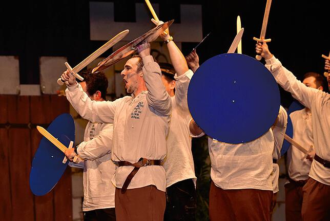 Bild 14: Mittelalterliches Ritterspektakel beim Hüfinger Kolpingball