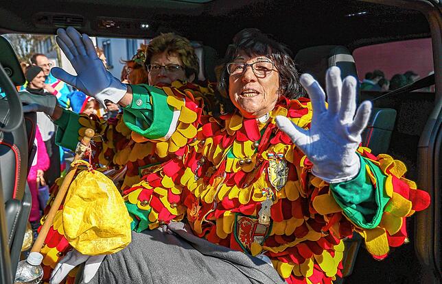 Bild 23: Bunte Kostüme und fröhliche Stimmung beim Fastnachtsumzug 2025