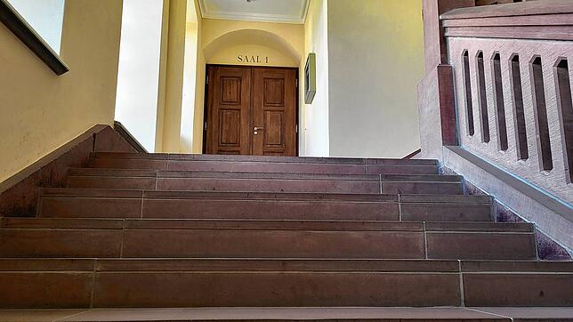 Im Saal 1 des Gerichtsgebäudes in Villingen wird gegen den 25-jährigen Mann verhandelt.