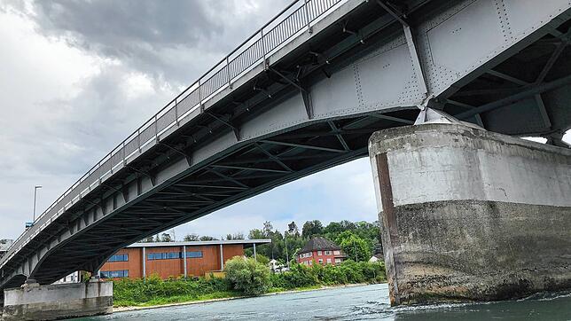 Die Rheinbrücke zwischen Waldshut und Koblenz am Grenzübergang zur Schweiz ist überlastet. Entlastung könnte ein zweiter Übergang bringen.