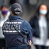 Das Symbolbild zeigt eine Polizistin am 14.10.2020 in der Stuttgarter Innenstadt. Dort gab es dieses Wochenende mehrere ...