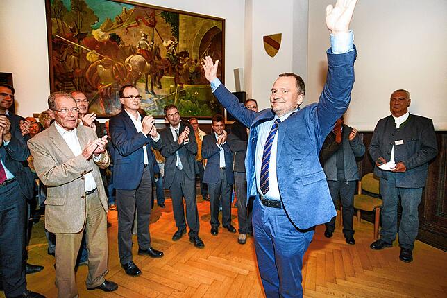 Strahlender Wahlsieger im Oktober 2013: Martin Staab nach der Verkündung des Wahlergebnisses im Radolfzeller Bürgersaal.