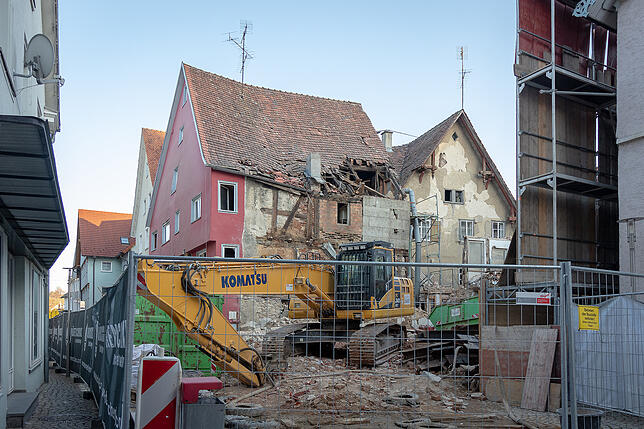 Marode Bausubstanz durch Neubauten zu ersetzen, wie hier in der Meßkircher Hauptstraße, ist wichtiger Bestandteil der Stadtentwicklung.