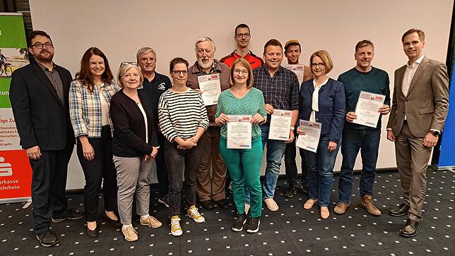 Die Gewinner aus dem Bereich Waldshut (von links): Markus Baier, Leiter Lokalredaktion Waldshut, Silvia Knöpfle, Leiterin Privatkunden ...