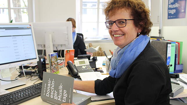 Sabine Wehinger im Musiktage-Stress. Es ist bereits das zehnte Festival, bei dem sie als Mitarbeiterin der Stadt im Einsatz ist.