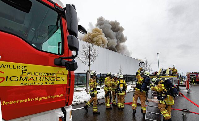 Bild 9: Großbrand bei Medizintechnikfirma in Meßkirch