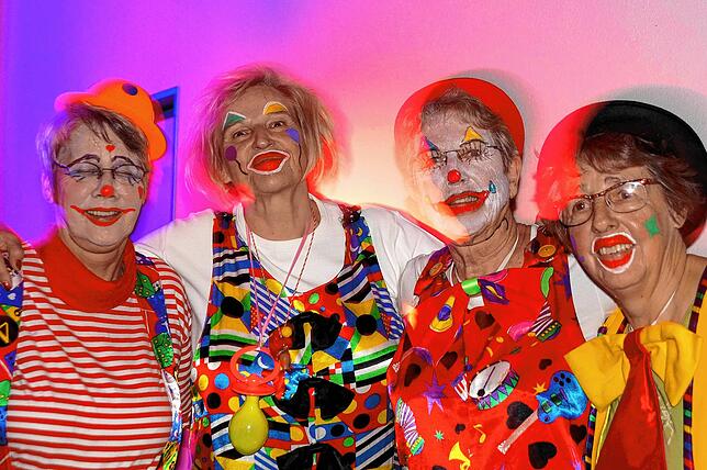 Bild 2: Bilder der &bdquo;Wieberfasnet&ldquo; des Narrenvereins Bosköpfe im Seeum