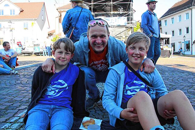 Joshua und Emanual sind mit Papa Hans Deusch aus Überlingen angereist. Die beiden Kids sind keine Neulinge mehr. Sie haben schon zum ...