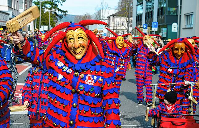 Der Fastnachtsumzug in Radolfzell mit der Bengelschiesser-Zunft aus Böhringen.