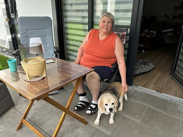 Barbara Würtz, hier mit Beagle-Dame Ayla, fühlt sich in ihrer neuen Heimat Schwenningen eigentlich wohl. Doch einen Hausarzt sucht sie ...