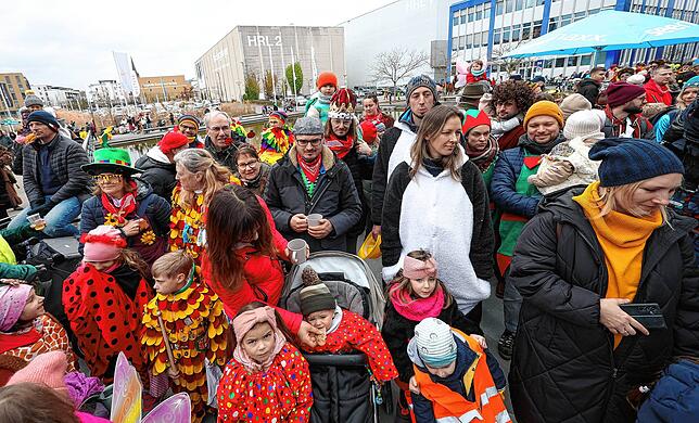 Bild 7: Bilder vom Kindernarrenbaumstellen