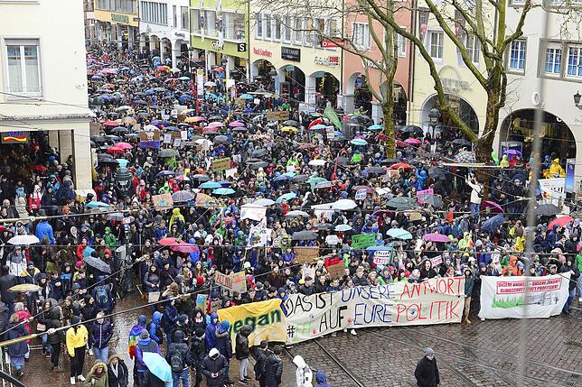 Fünftausend Schüler streiken in Freiburg für den Klimaschutz.