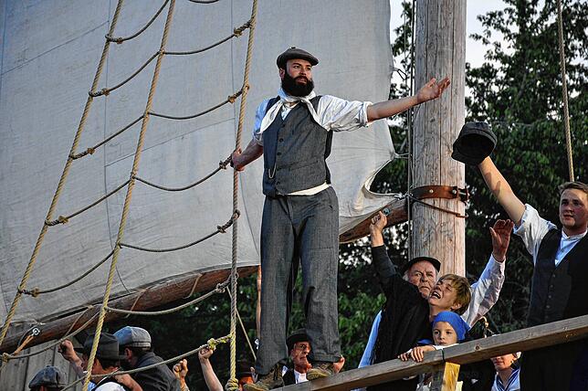Lange Reise auf Auswandererschiff in Richtung Amerika. Dorus (Lukas Böhler) ist der Held der Auswanderer Foto: Ursula Ortlieb