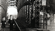 Was wird aus der alten Eisenbahnbrücke an der Argen? Die Brücke aus dem Jahr 1898 musste für die Elektrifizierung der Südbahn weichen. ...
