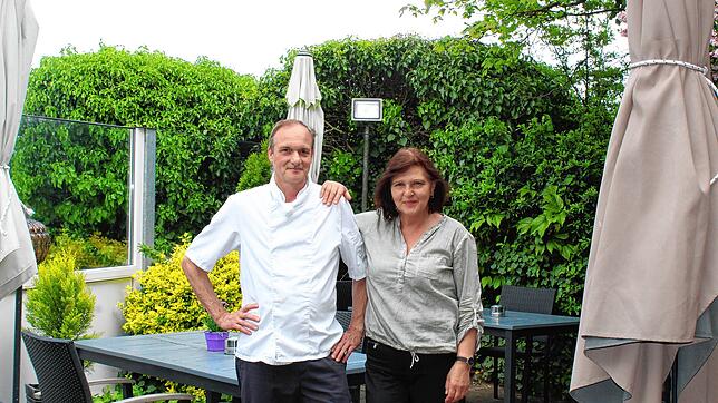 Helmut und Gundula Auer vom Gasthof Auer in Nenzingen bereiten sich noch auf die Wiedereröffnung vor. Dieses Foto ist allerdings ein ...