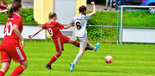 Bild 27: SV Niederhof besiegt SG Ebnet mit 4:1 im Hinspiel der Verbandsliga-Relegation &ndash; wir haben Bilder!