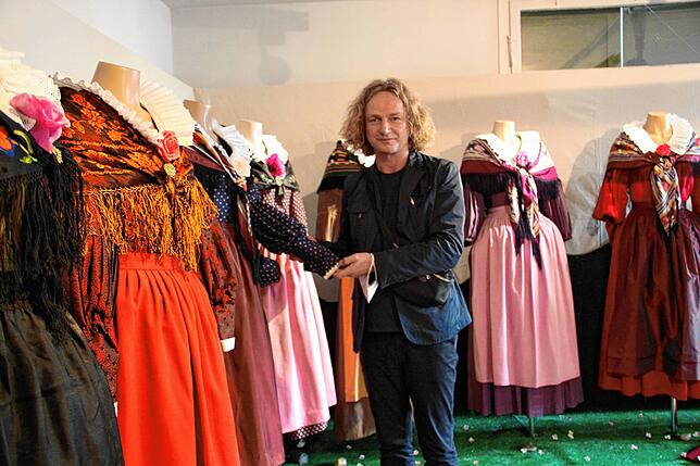 Der Kostüm- und Bühnenbildner Joachim Steiner hat sich in einem Raum im Stadtmuseum ganz den Kleidern der Radolfzeller Tracht gewidmet. ...