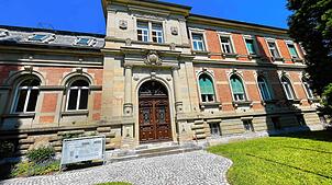 Das Amtsgericht Überlingen in der Bahnhofstraße, wo die Verhandlung gegen einen Mann lief, der mehr als 5700 kinderpornografische ...