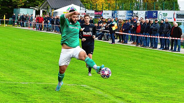 Routinier trifft: Kevin Weiß leitete mit seinem Treffer den 3:0-Sieg des FC Zell gegen den VfB Waldshut ein.