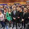 Der neue Bürgermeister Selcuk Gök inmitten seiner neuen Bürger. Er setzte sich im zweiten Wahlgang mit 50,27 Prozent der abgegebenen ...