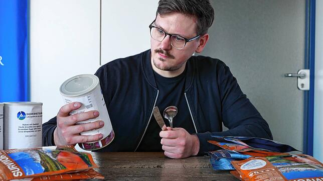 SÜDKURIER-Redakteur Sebastian Küster beginnt den Notfallpaket-Selbsttest.