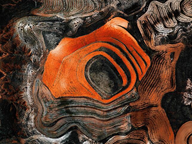 Hier noch ein Beispiel für Tom Hegens Lichtbild-Kunst, ebenfalls aus der „Aus der Spanish Farmland Series“ von 2019.