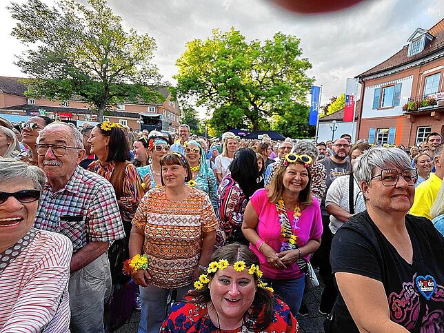 Bild 4: Papis Pumpels sorgen für grandiose Stimmung auf dem Rathausplatz in Bad Dürrheim