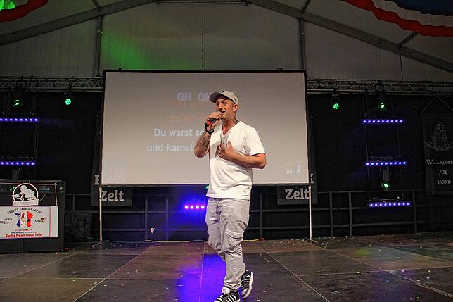 Bild 9: Die schönsten Bilder des Chilbi-Karaoke