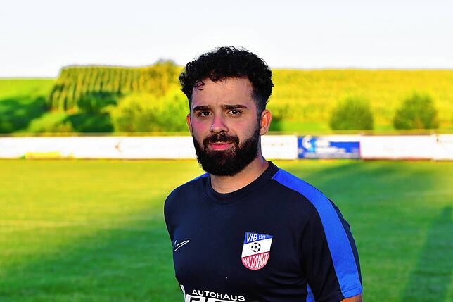 Albin Hashani (29) lebt in Bad Zurzach. Mit Fußball begann er beim SV Rheintal mit Zwillingsbruder Arlind im Heimatort Kadelburg. Die ...