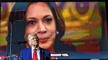 Donald Trump spricht im Oktober 2024 während einer Wahlkampfveranstaltung zu seinen Anhängern, während er ein Video über die ...