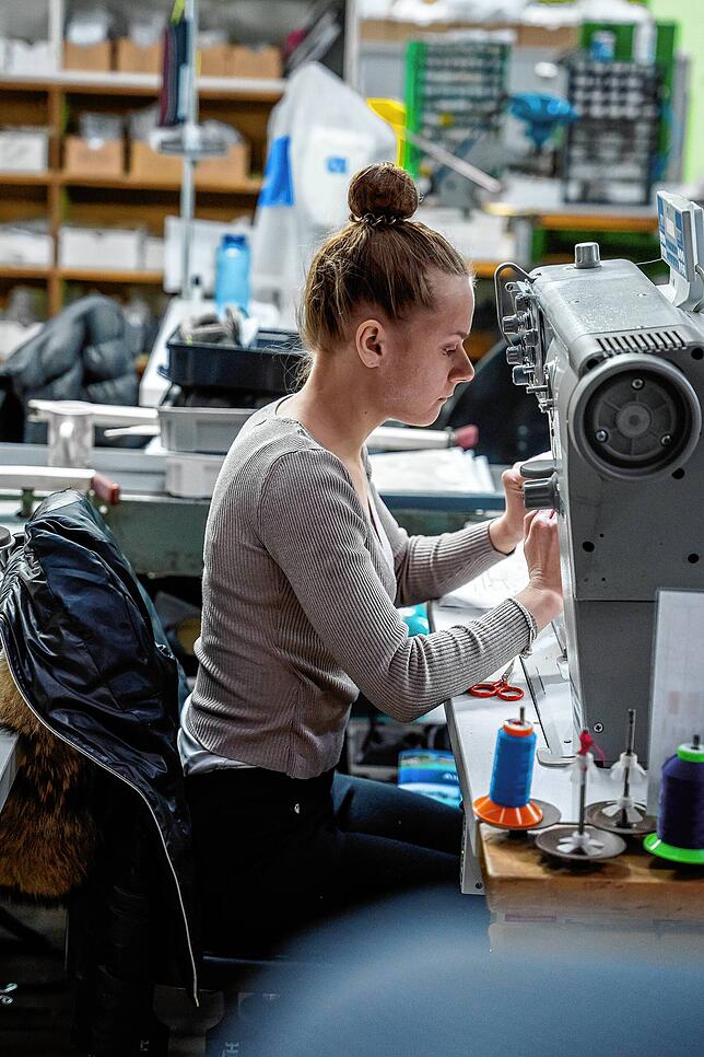 Corinne Franzen arbeitet als Schuhfertigerin in der Ricosta-Stepperei.