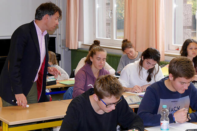 Der Mathe- und Chemielehrer Rüdiger Sandmann vom Humboldt-Gymnasium ist überzeugt: "Lehrer wird es immer geben, später brauchen wir ...