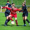 Hattrick: Leonie Goering (Mitte, hier im Spiel gegen den FC Wittlingen) war Matchwinnerin mit drei Treffern für den SC Niederhof/Binzgen ...