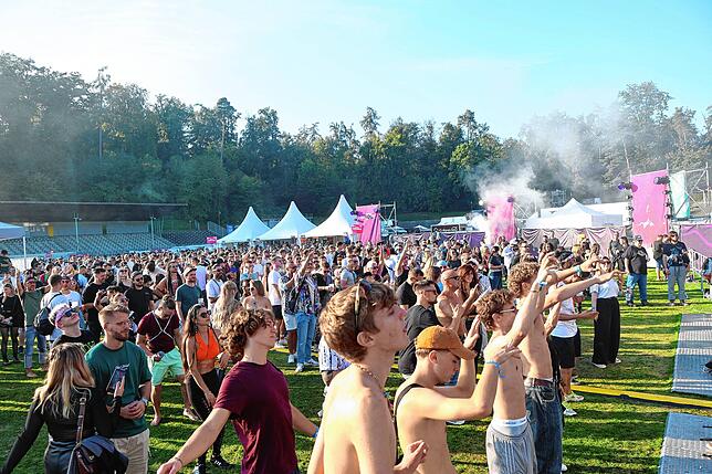 Bild 10: Konstanz: Elektro-Festival am See: Tausende singen, tanzen und feiern auf dem Gute-Zeit-Festival