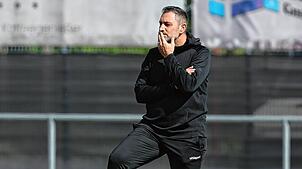 Trainer Aurelio Baratta und der 1. FC Rielasingen-Arlen II gewannen das hart umkämpfte Spiel gegen den FC Uhldingen mit 2:1.