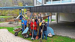 Ärmel hochkrempeln und loslegen, lautet die Devise bei den Hands-on-Projekten des Rotary Clubs Furtwangen-Triberg. Etwa beim Ertüchtigen ...