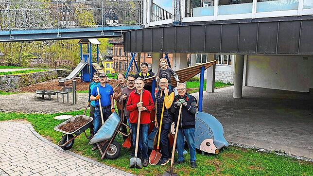 Ärmel hochkrempeln und loslegen, lautet die Devise bei den Hands-on-Projekten des Rotary Clubs Furtwangen-Triberg. Etwa beim Ertüchtigen ...