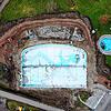 Die Baustelle aus der Vogelperspektive. Das Drohnenfoto entstand Ende März 2021 kurz nach Beginn der Freibadsanierung am Waldshuter ...