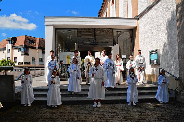 In der katholischen Kirche St. Johann in Bad Dürrheim haben Liana Culk, Elias Daniel, Jannik Grieshaber, Luka Ivkovic, Lennart Michel, ...