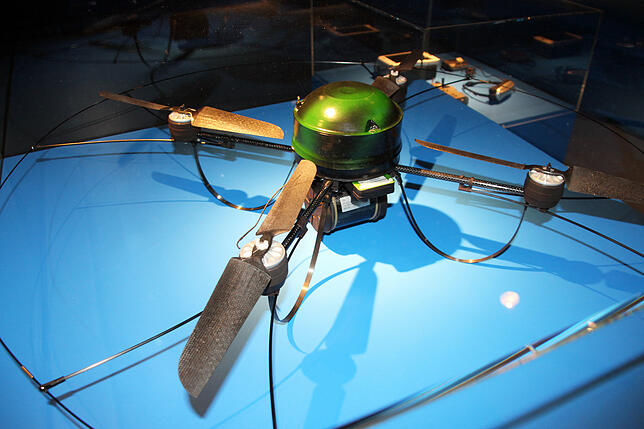 Bild 3: Vom Spielzeug bis zur Kriegswaffe: Diese Drohnen gibt es in der neuen Sommerausstellung des Zeppelin-Museums zu sehen