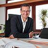 Er war als Bürgermeister von Mühlhausen-Ehingen in den ersten 100 Tagen schon stark gefordert: Patrick Stärk blickt im Rathaus von ...